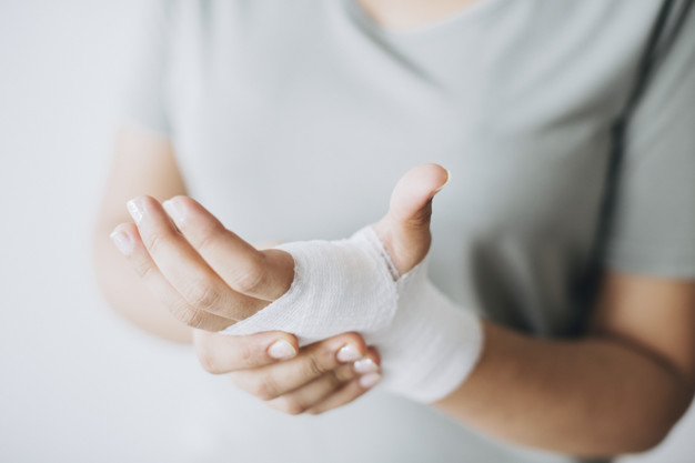 نگاهی اجمالی به 14 علت درد انگشتان دست