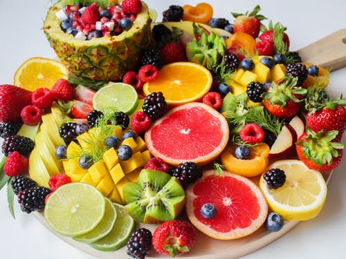 میوه را قبل از غذا بخوریم یا بعد از غذا ؟